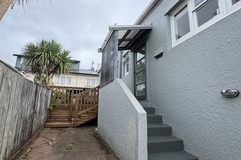 Photo of property in 1/2 Riverview Road, New Lynn, Auckland, 0600