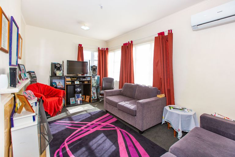 Photo of property in 84 Great South Road, Huntly, 3700