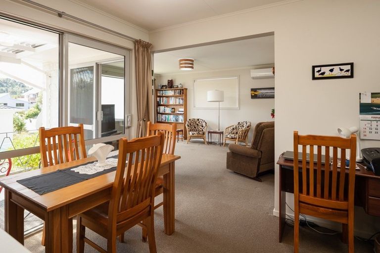 Photo of property in 23 Broadway, Picton, 7220