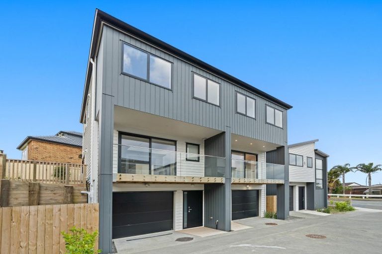 Photo of property in 165b Wiseley Road, West Harbour, Auckland, 0618