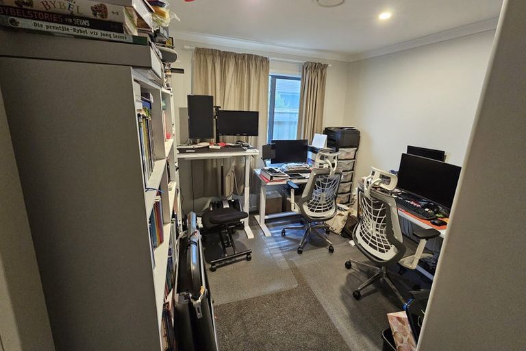 Photo of property in 10 Bridford Way, Paraparaumu, 5032