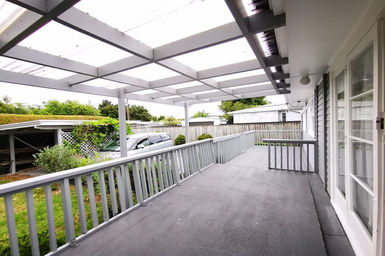 Photo of property in 1/88 Tirimoana Road, Te Atatu South, Auckland, 0602