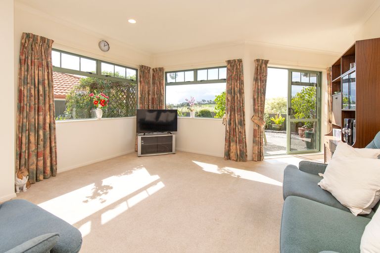 Photo of property in 87a Elan Place, Stanmore Bay, Whangaparaoa, 0932