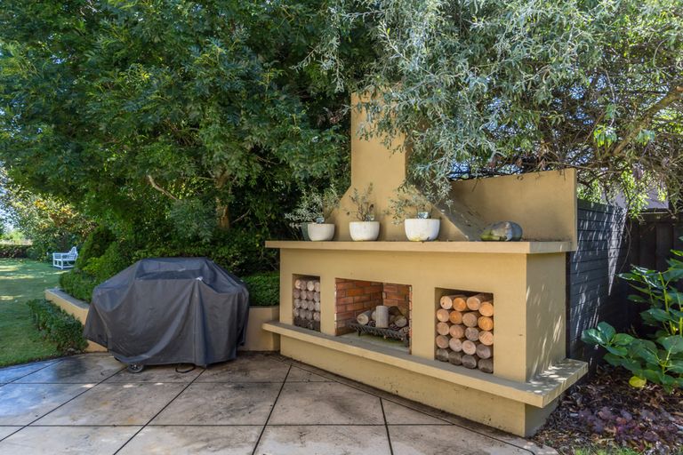 Photo of property in 6 Leabridge Mews, Harewood, Christchurch, 8051