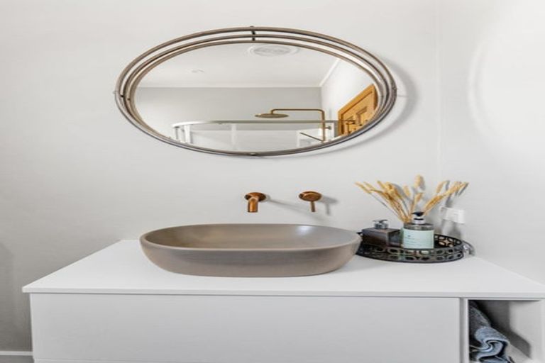 Photo of property in 6 Little Burke Street, Hospital Hill, Napier, 4110