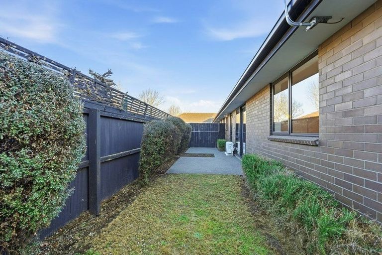 Photo of property in 1/137 Maidstone Road, Ilam, Christchurch, 8041
