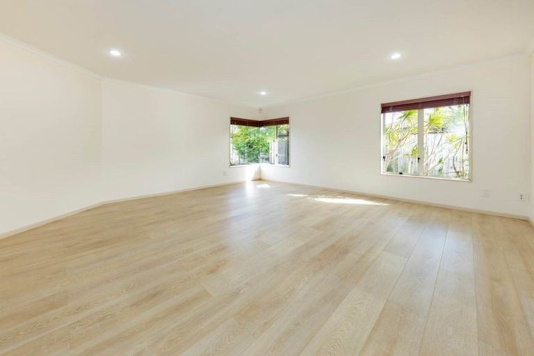 Photo of property in 16 Mordane Place, Flat Bush, Auckland, 2016