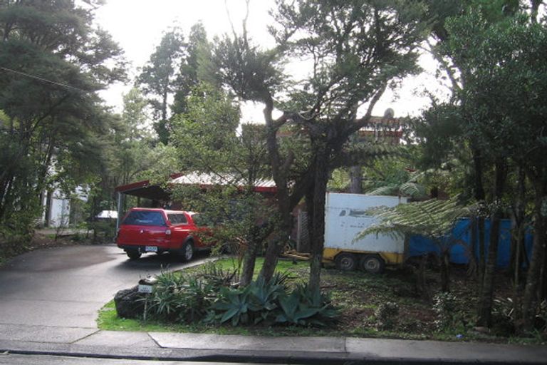 Photo of property in 111 Woodlands Park Road, Titirangi, Auckland, 0604
