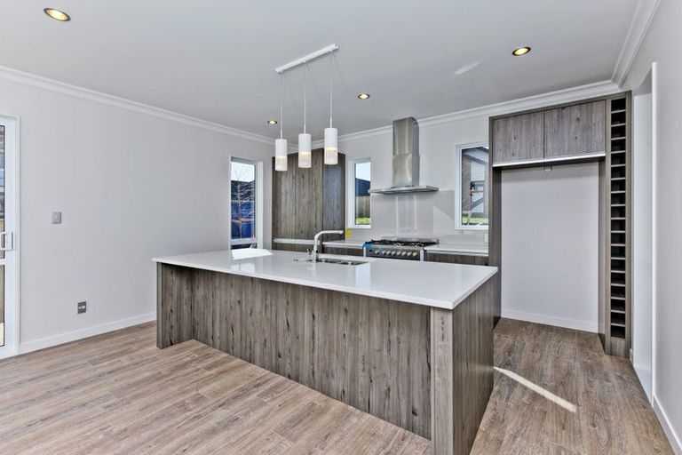 Photo of property in 10 Seafort Lane, Silverdale, 0932