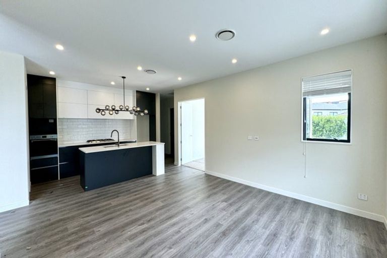 Photo of property in 17 Jane Maree Road, Kumeu, 0810