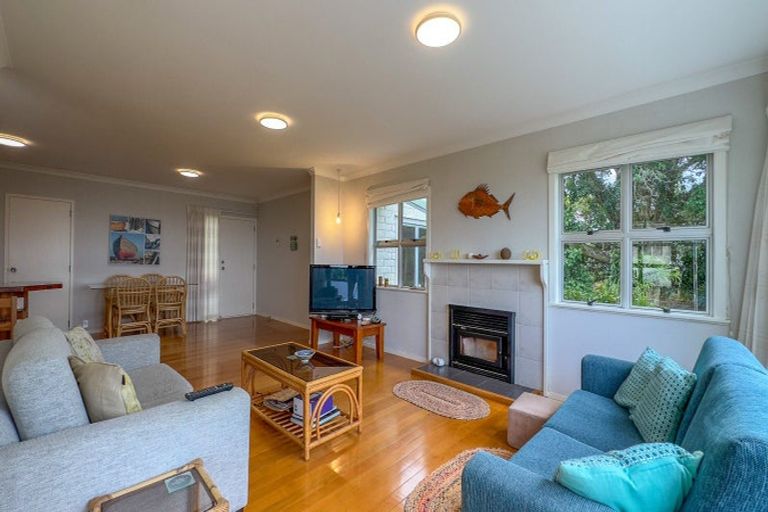 Photo of property in 107 Howard Road, Orere Point, Papakura, 2585