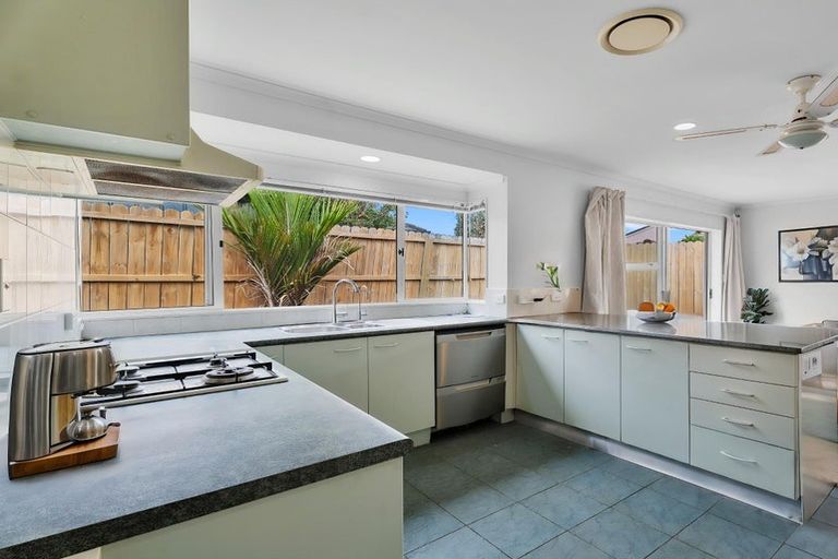 Photo of property in 8 Hagen Close, Golflands, Auckland, 2013
