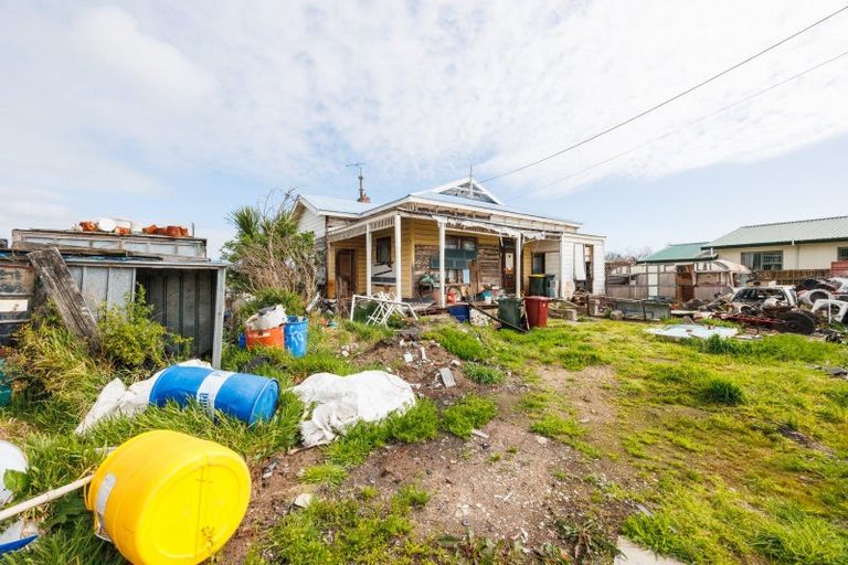 Photo of property in 40 Avenue Road, Foxton, 4814