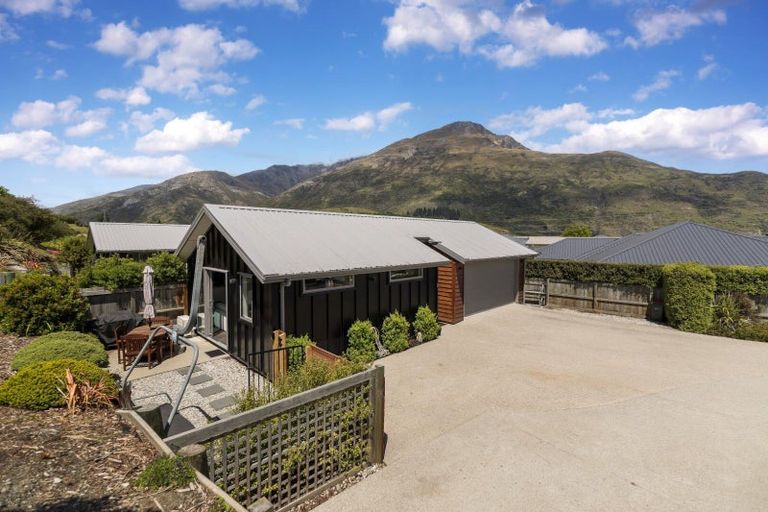 Photo of property in 6 Campden Court, Lower Shotover, Queenstown, 9304