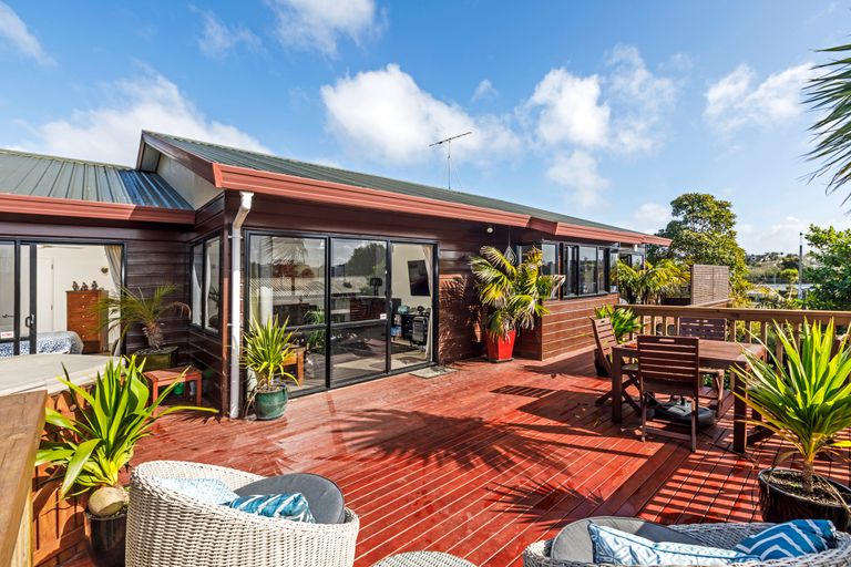 Photo of property in 9 Dobell Road, Stanmore Bay, Whangaparaoa, 0932