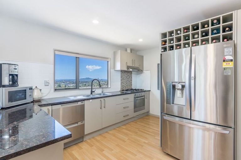 Photo of property in 11a Marlborough Avenue, Glenfield, Auckland, 0629