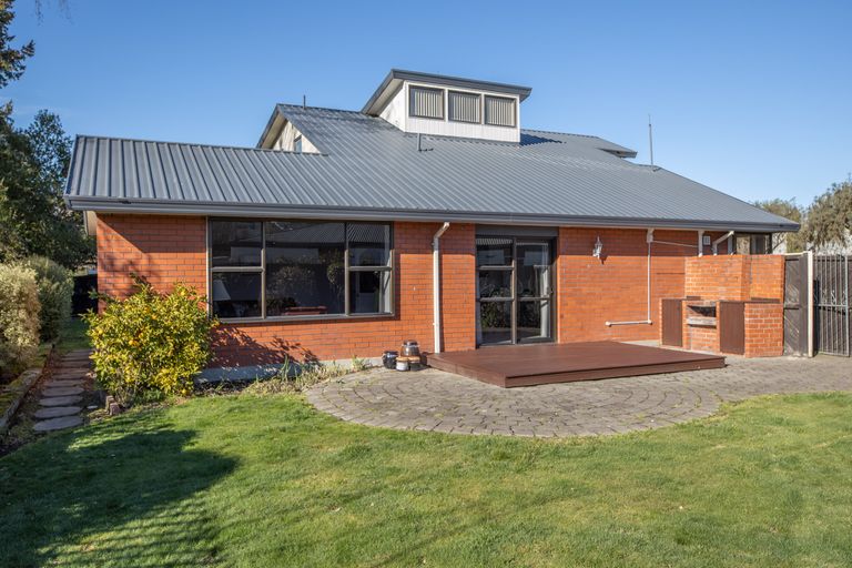 Photo of property in 28 Rubens Place, Burnside, Christchurch, 8053