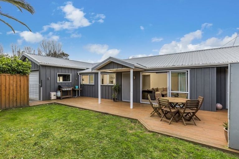 Photo of property in 24 Springtime Crescent, Stanmore Bay, Whangaparaoa, 0932