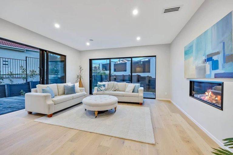 Photo of property in 47a Takutai Avenue, Half Moon Bay, Auckland, 2012