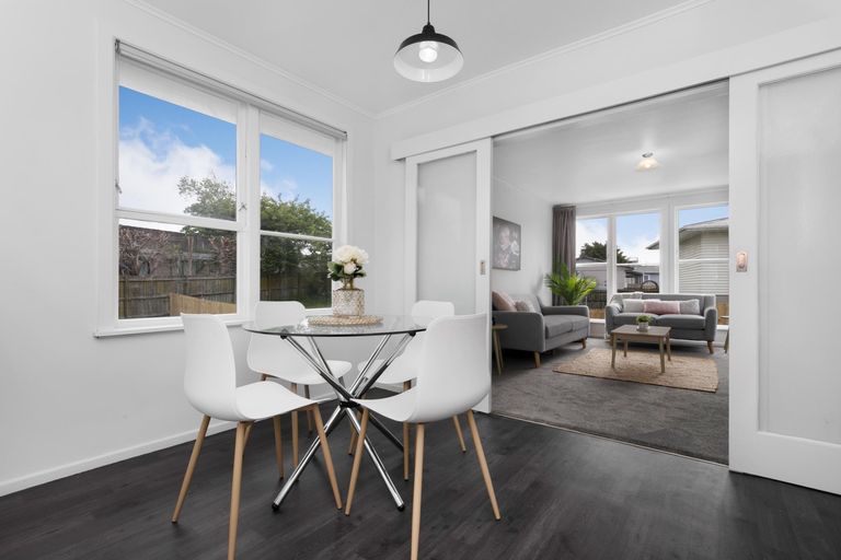 Photo of property in 10 Olive Street, Manurewa, Auckland, 2102