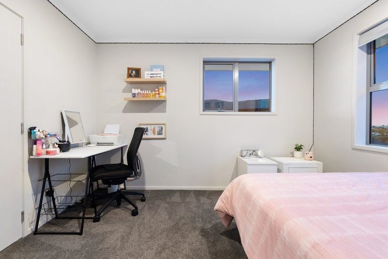 Photo of property in 28 Resolution Drive, Gulf Harbour, Whangaparaoa, 0930