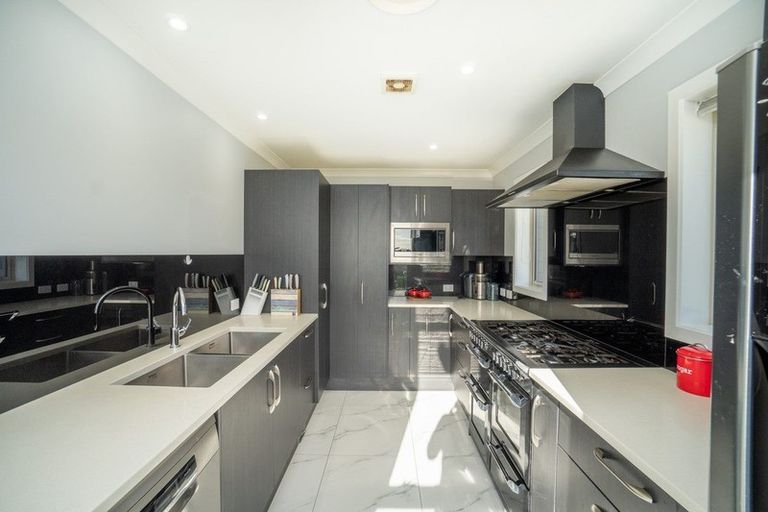 Photo of property in 2 Tutakarae Road, Kelvin Grove, Palmerston North, 4470