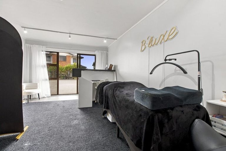 Photo of property in 9 Sandel Rise, Merrilands, New Plymouth, 4312