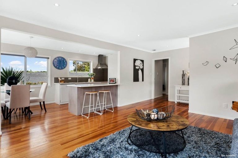 Photo of property in 19 Sovereign Place, Glenfield, Auckland, 0629