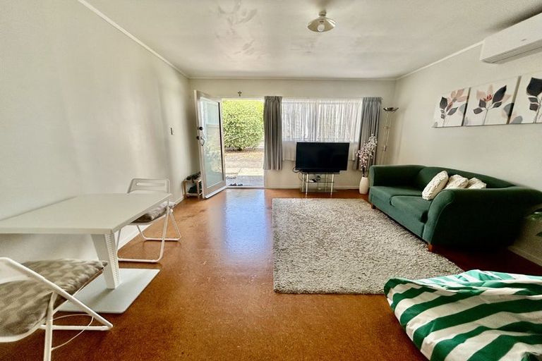 Photo of property in 4/318 Te Atatu Road, Te Atatu South, Auckland, 0610