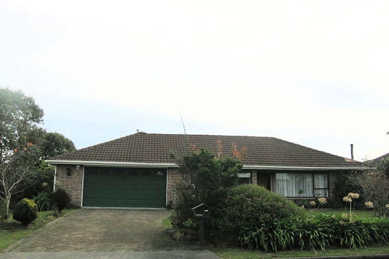Photo of property in 33 Chilton Drive, Paraparaumu, 5032