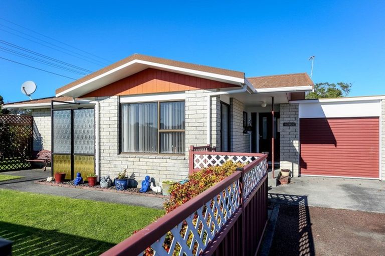 Photo of property in 1 Nursery Place, Westown, New Plymouth, 4310