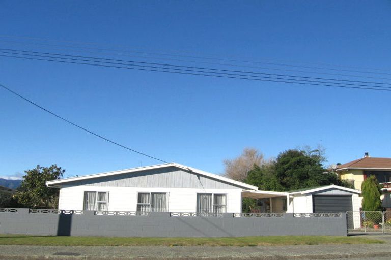 Photo of property in 20 Mahoe Street, Otaki Beach, Otaki, 5512