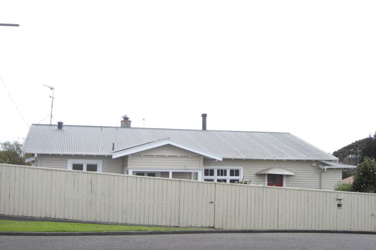 Photo of property in 15 Rawhiti Street, Vogeltown, New Plymouth, 4310
