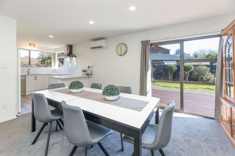 Photo of property in 28 Rubens Place, Burnside, Christchurch, 8053