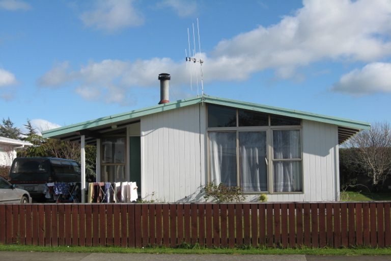 Photo of property in 12 Stirling Street, Levin, 5510