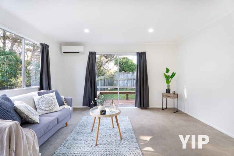 Photo of property in 2/35 Horokiwi Road West, Newlands, Wellington, 6037