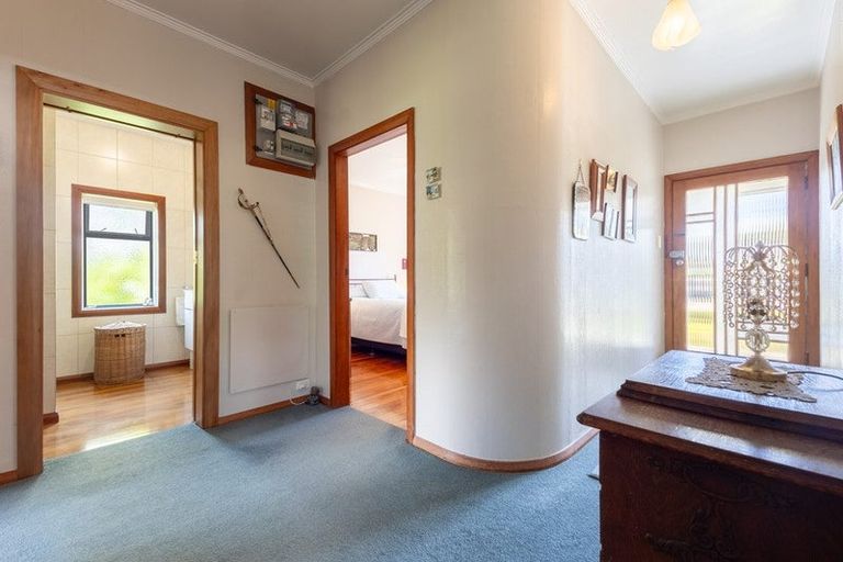 Photo of property in 42 Domain Road, Otaki, 5512