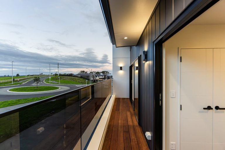 Photo of property in 218 Vaughans Road, Long Bay, Auckland, 0792