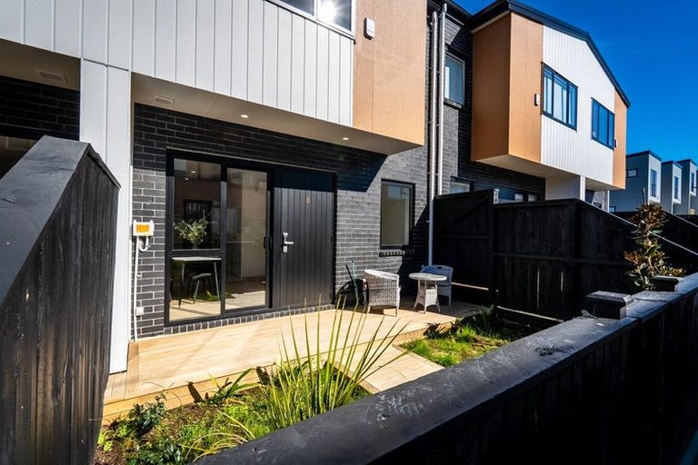 Photo of property in 11/20 Seabrook Avenue, New Lynn, Auckland, 0600