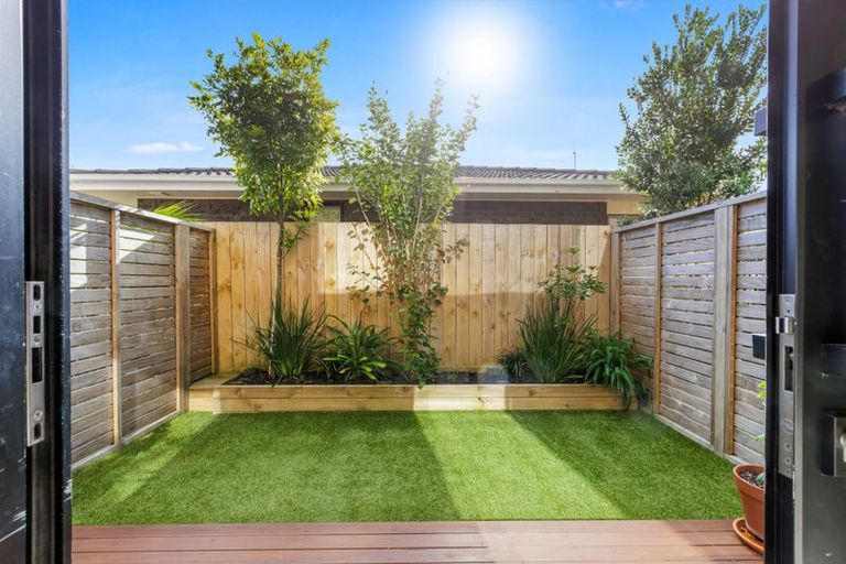 Photo of property in 2/35 Centreway Road, Orewa, 0931