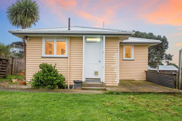 Photo of property in 67 Pikarere Street, Titahi Bay, Porirua, 5022
