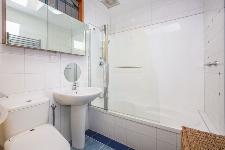 Photo of property in 2/11 Mervyn Place, Plimmerton, Porirua, 5026