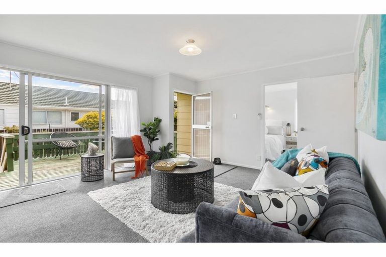 Photo of property in 2/12 Bay Street, Red Beach, 0932