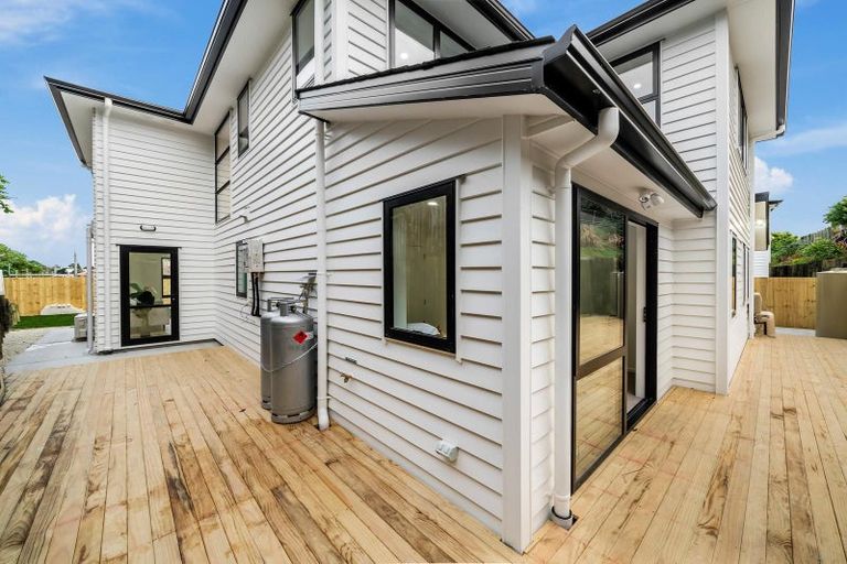 Photo of property in 11 Tawapou Close, Massey, Auckland, 0614