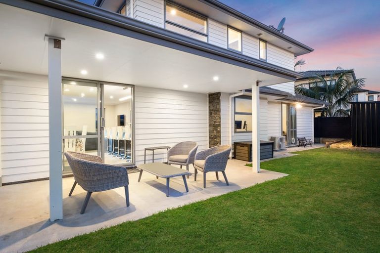 Photo of property in 28 Resolution Drive, Gulf Harbour, Whangaparaoa, 0930