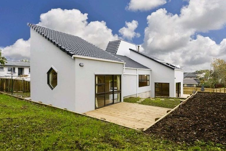 Photo of property in 29 Cairngorm Place, Highland Park, Auckland, 2010