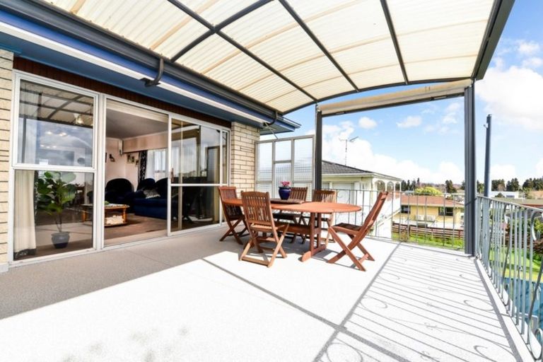 Photo of property in 18 Gilbass Avenue, Hamilton Lake, Hamilton, 3204