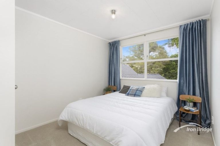 Photo of property in 61 Easton Park Parade, Glenfield, Auckland, 0629