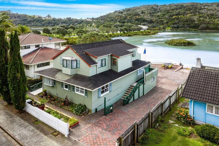 Photo of property in 8 Waiwera Road, Waiwera, Orewa, 0994