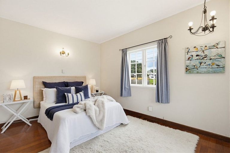 Photo of property in 8 Crawford Green, Miramar, Wellington, 6022